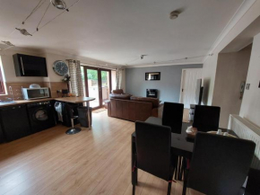 Beautiful 1Bed Apartment with a back garden